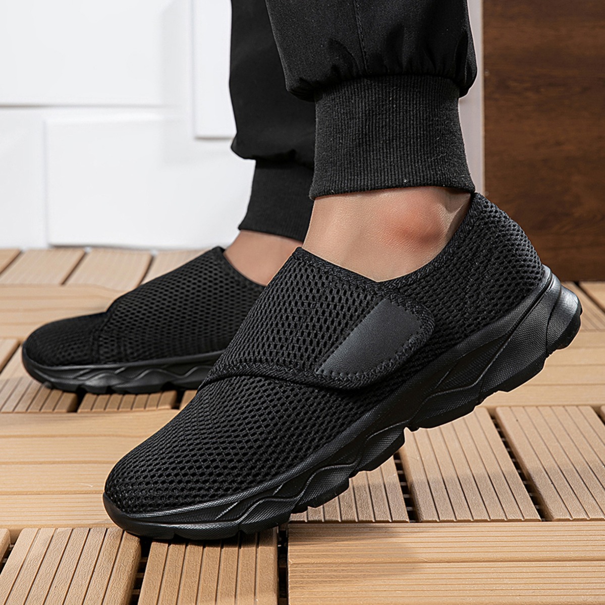 新作メンズ通気性メッシュウォーキングシューズ、調整可能なベル - Sneaker Box のレビューと価格