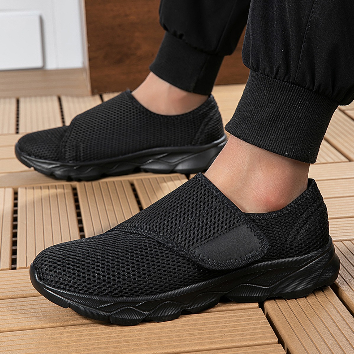 新作メンズ通気性メッシュウォーキングシューズ、調整可能なベル - Sneaker Box のレビューと価格