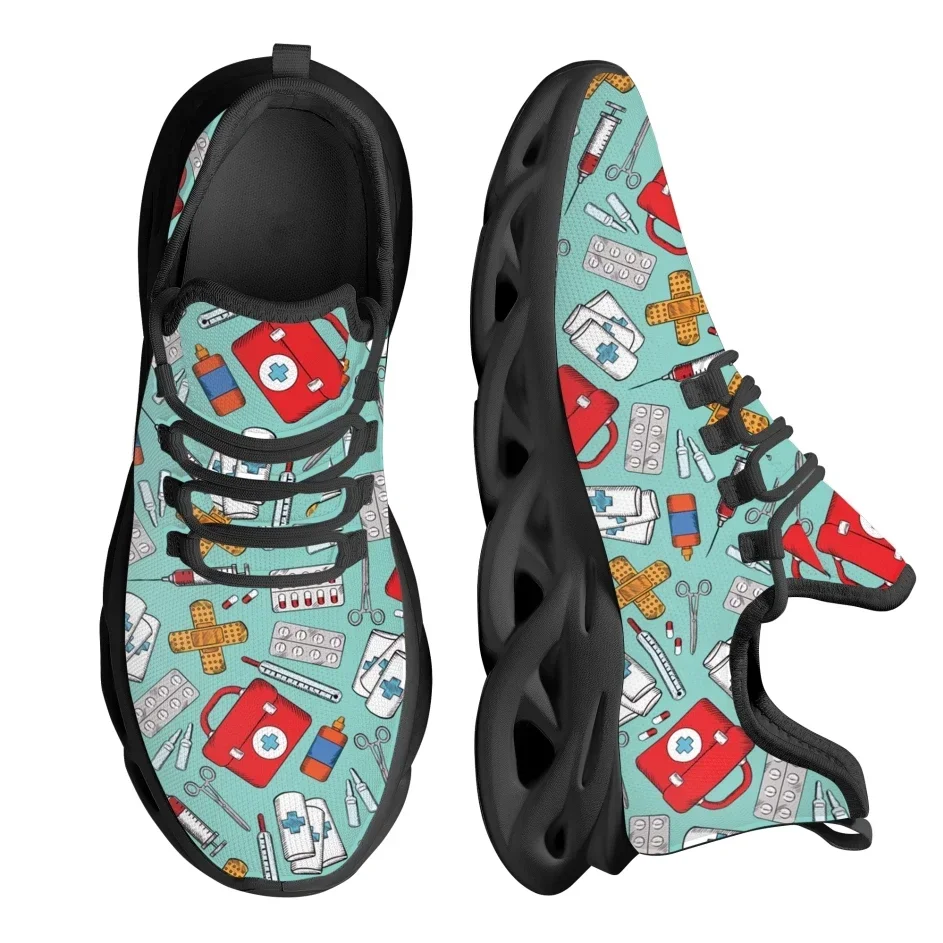 カスタムメイドの赤い医療ボックスデザインのアウトドアシューズ - Sneaker Box のレビューと価格