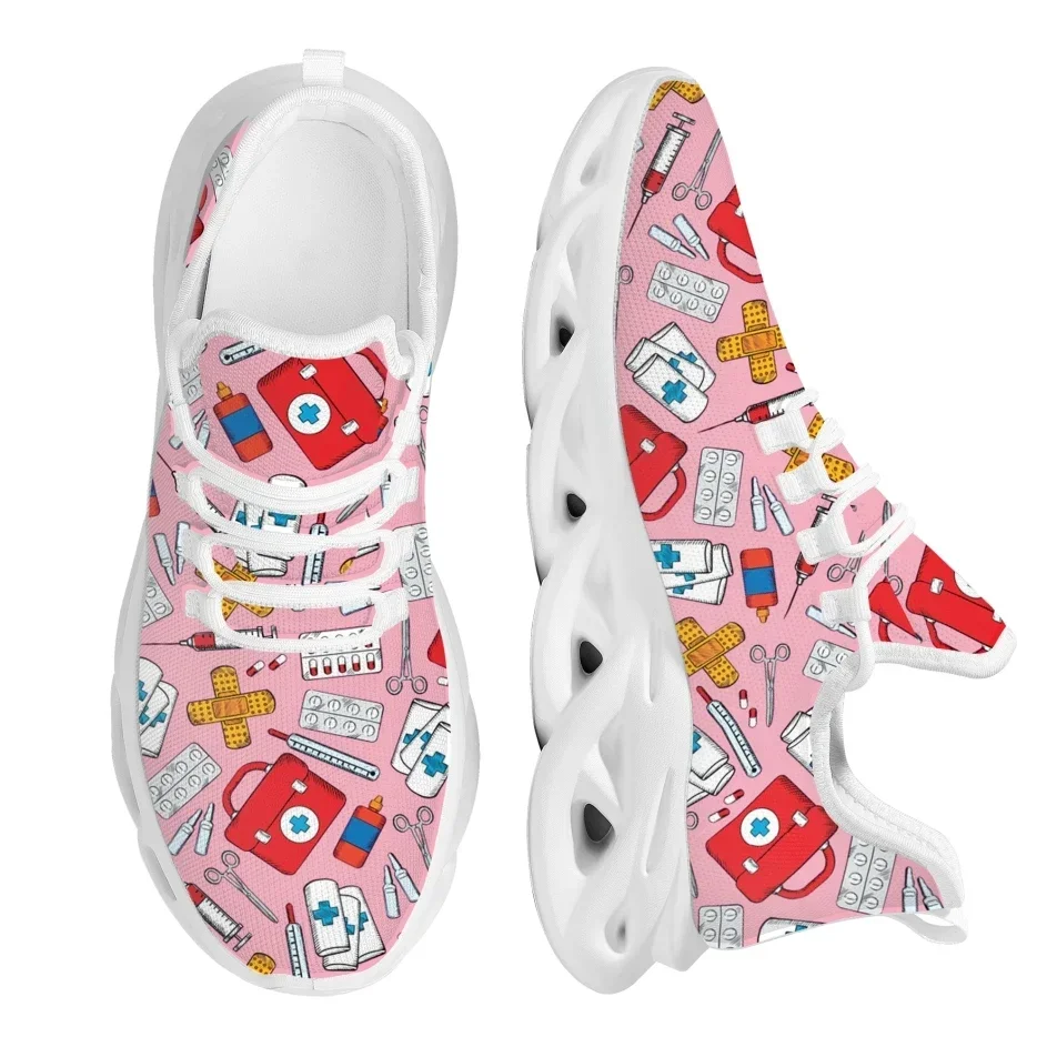 カスタムメイドの赤い医療ボックスデザインのアウトドアシューズ - Sneaker Box のレビューと価格